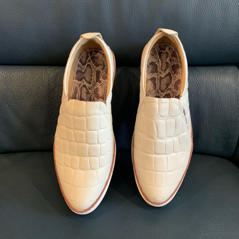 Women’s loafer style casual shoes